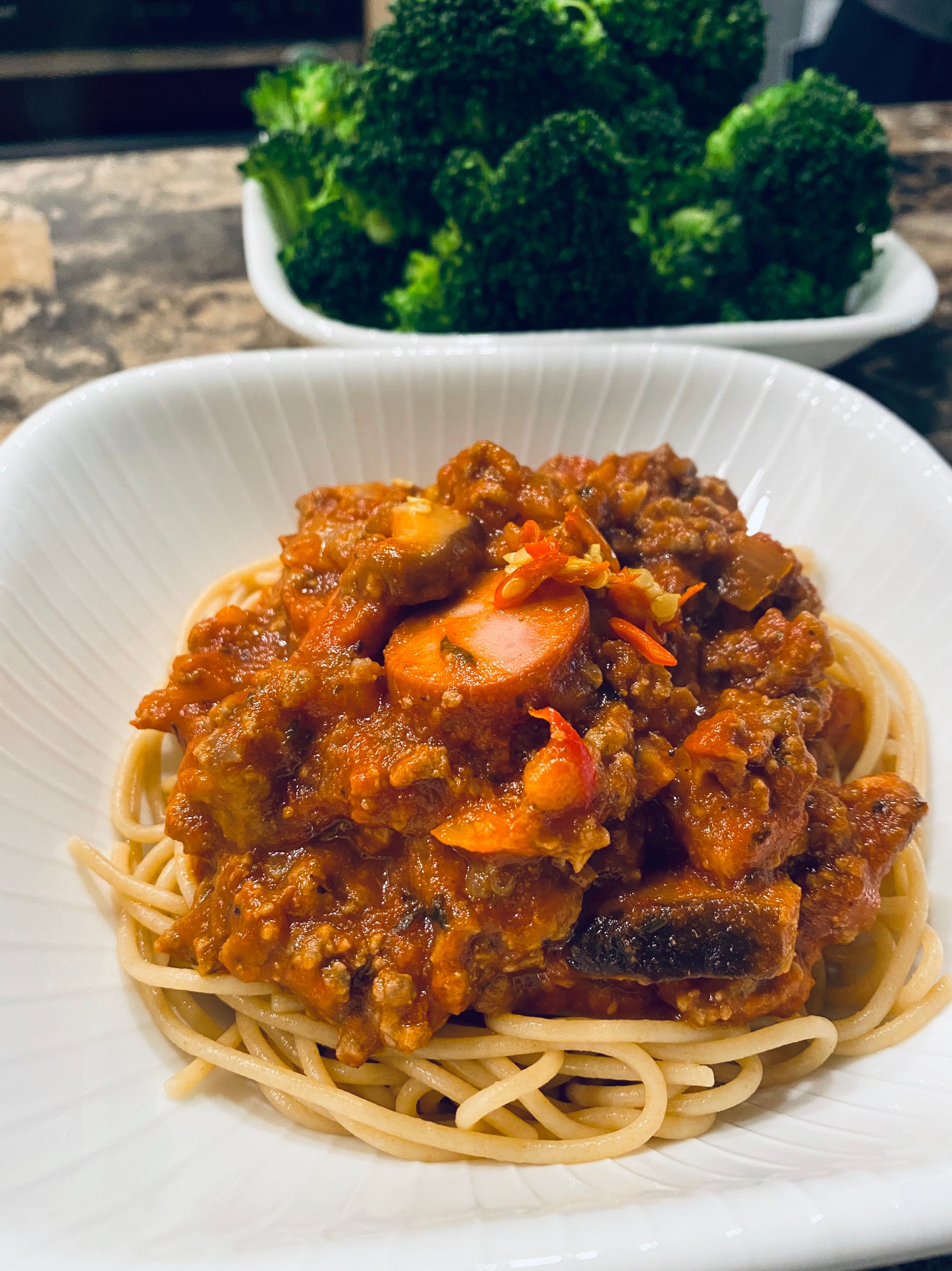Spaghetti Sauce with ground beef, mushrooms, and hot links